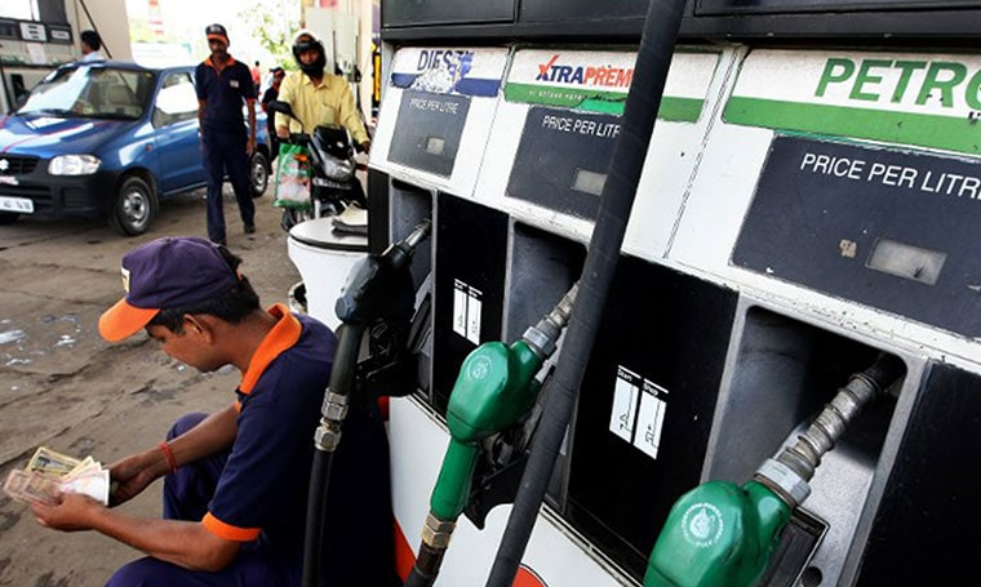 Delhi Fuel Ban Lifted: Delhi Govt. Makes Complete U-Turn within 2 Days, No More Vehicle Seizures at Petrol Pumps